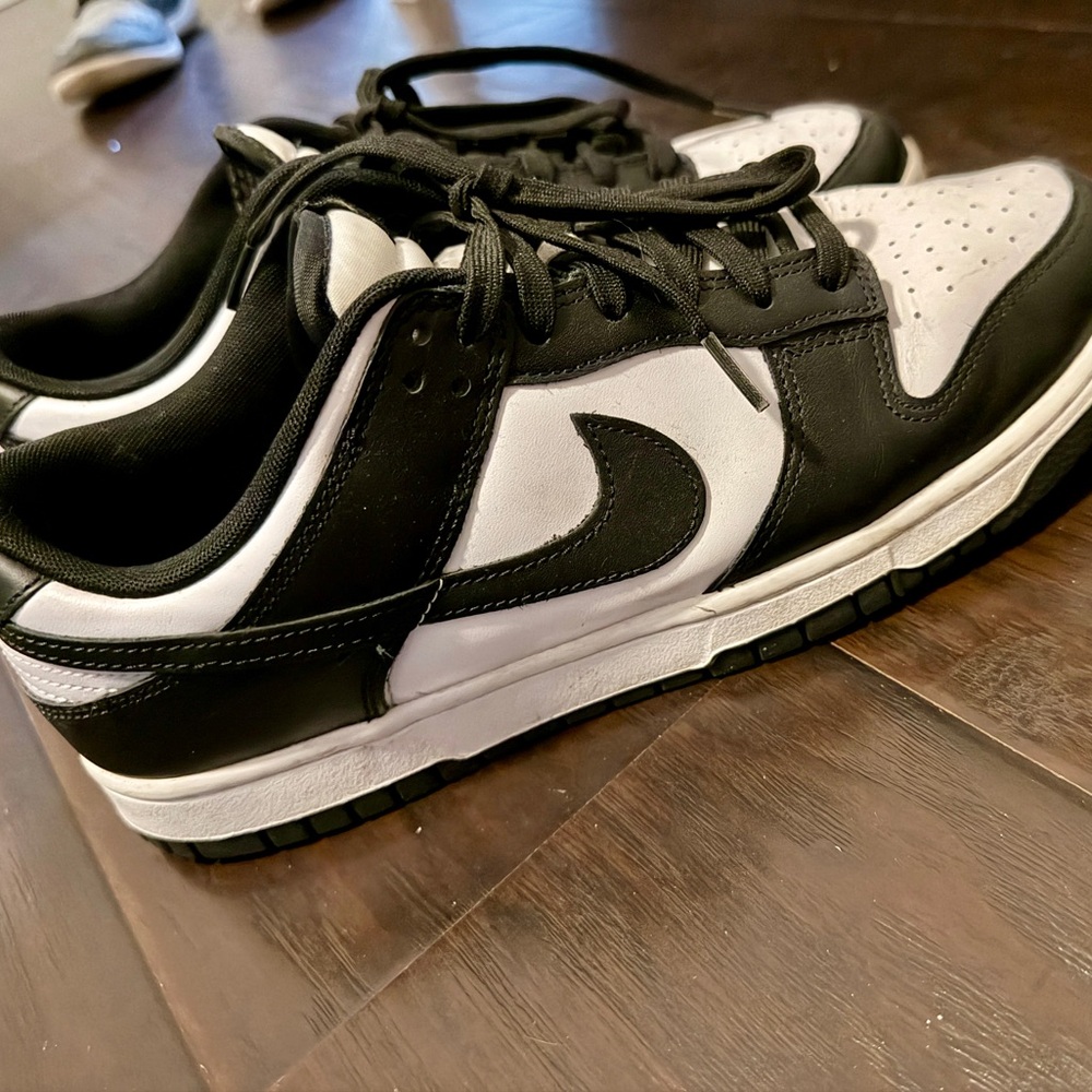 Nike Men's Black & White Low-Top Sneakers